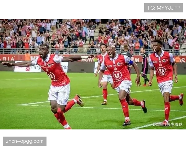 即时：兰斯获得点球，但VAR介入后主裁取消判罚